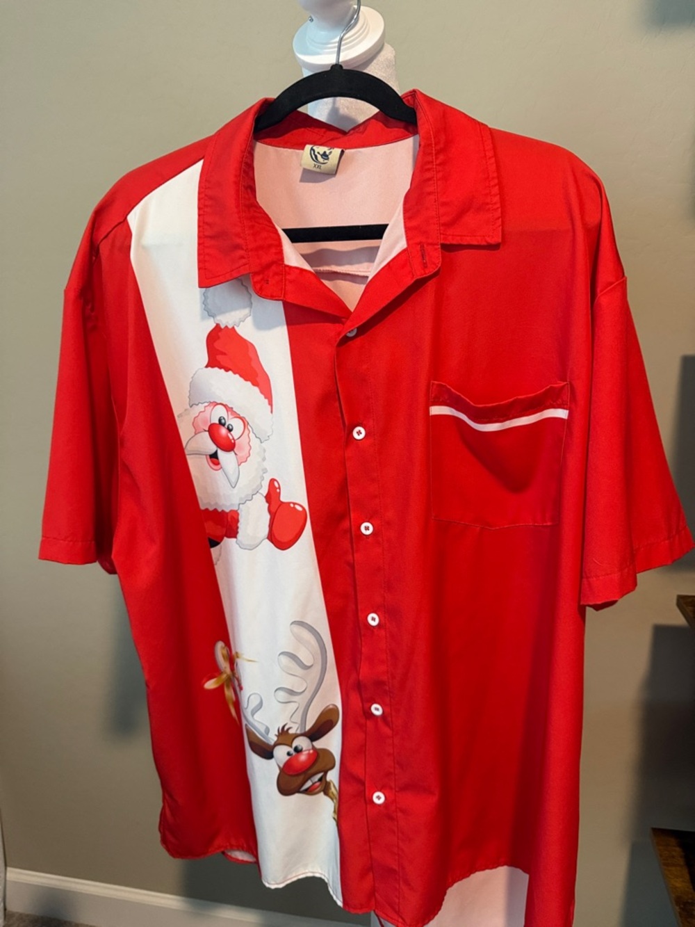 Men's Red Holiday Print Short-Sleeve Button-Down Shirt